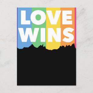 Postal LGBT+orgullo. el amor gana. Raro.