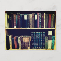 Libros de época en una estantería