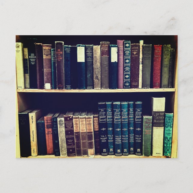 Postal Libros de época en una estantería (Anverso)