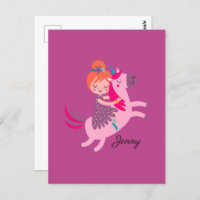 Linda chica de pelo naranja montando un unicornio