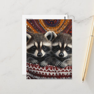 Postal Linda pareja de bebés mapaches en manta roja