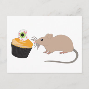 Postal Lindo ratón comiendo pastelito de ojo de Halloween