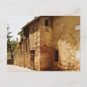 Postal Linterna montada en la pared de un edificio,