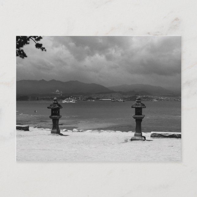 Postal Linternas de piedra junto al mar (Anverso)