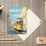 Postal Lisboa Portugal Tramo Amarillo Viaje Arte Vintage<br><div class="desc">Diseño de viajes vectoriales retro de Lisboa en un estilo emblemático. Una próspera ciudad portuaria situada en el estuario del río Tajo,  conocida por sus antiguos edificios de color pastel.</div>