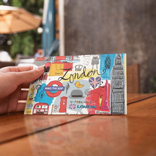 Postal Londres, Inglaterra (Person holding postcard)