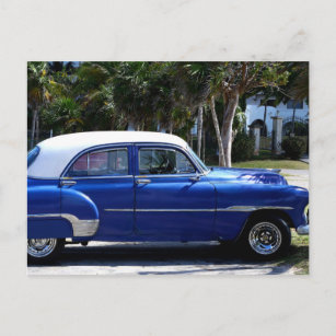 Postal Los coches clásicos del taxi azul marino de Cuba