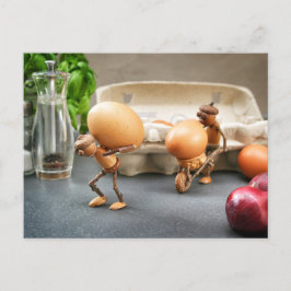 Postal Los elfos de maíz roban huevos en la cocina Pascua