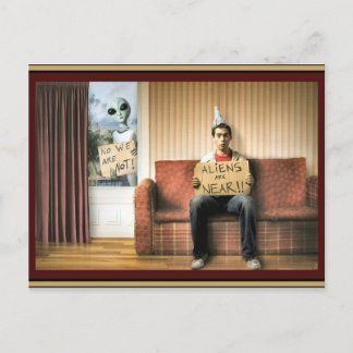 Postal Los extranjeros están cerca -