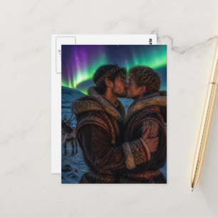 Postal Los hombres gay besándose bajo la Aurora Boreal