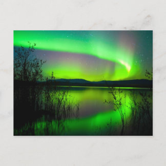 Postal Luces boreales reflejadas en el lago