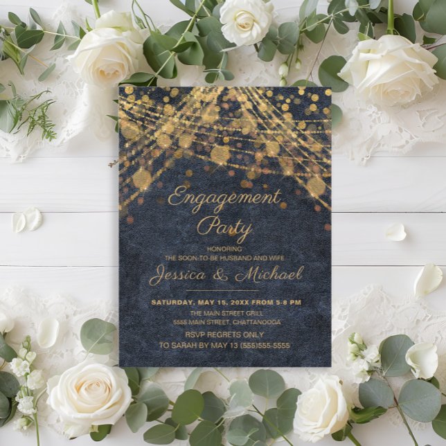 Postal Luces de Cuerda Azules Doradas Glam Rústicas para  (Rustic navy blue Engagement party invitation with gold string lights.)