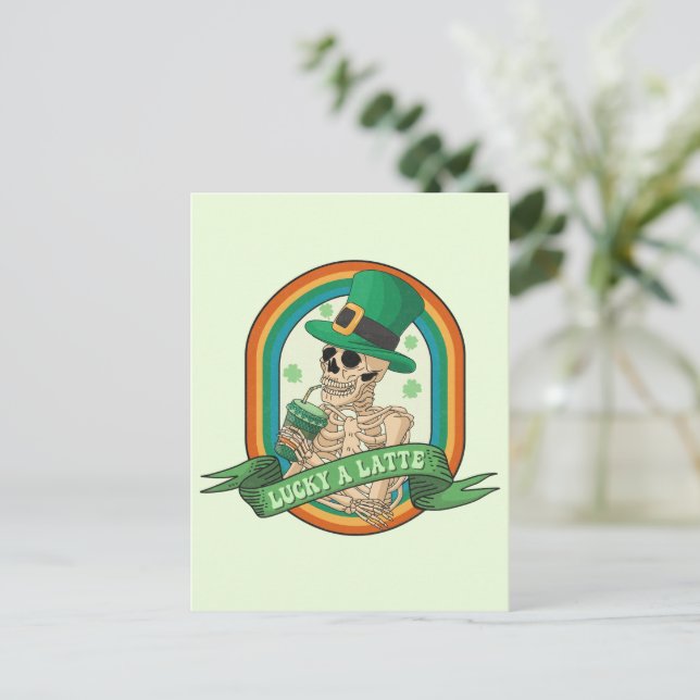 Postal Lucky A Latte - Skeleton, Café y Clovers (Anverso de pie)