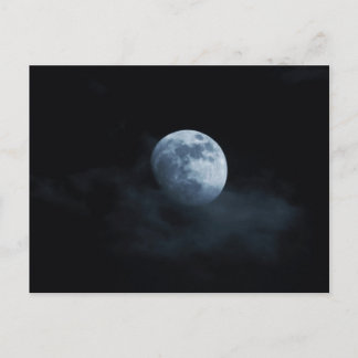 Postal Luna en las nubes