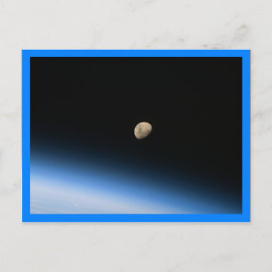 Postal Luna gibosa desde la órbita Borde azul