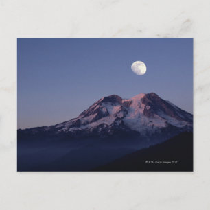 Postal Luna sobre el Monte Rainier