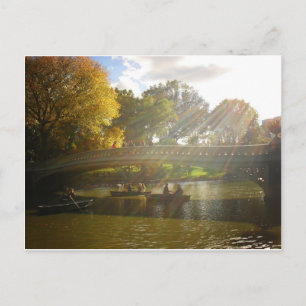 Postal Luz solar y barcos, puente Bow, Central Park