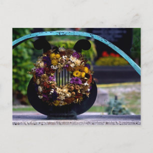Postal Lyre con flores de paja