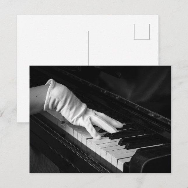Postal macrocerco de piano, Jugando en guantes (Anverso / Reverso)