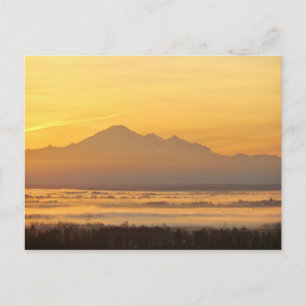 Postal Mágica de la montaña de la mañana.