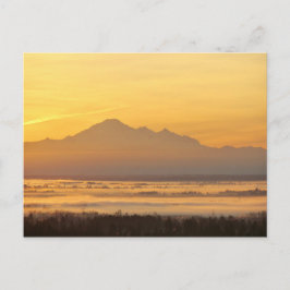 Postal Mágica de la montaña de la mañana.