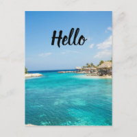 Magnífica playa tropical azul con cabañas de paja