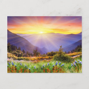 Postal Majestuosa puesta de sol en el paisaje montañoso
