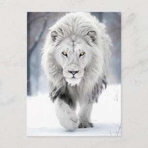 Postal Majestuoso león blanco en el diseño invernal de la