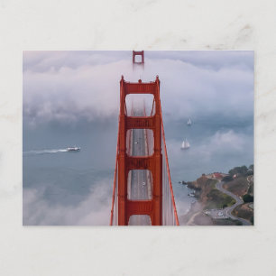 Postal Majestuoso puente Golden Gate en nubes brumosas Ar