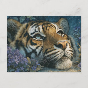 Postal Majestuoso Tigre Descansando en Jardín Púrpura