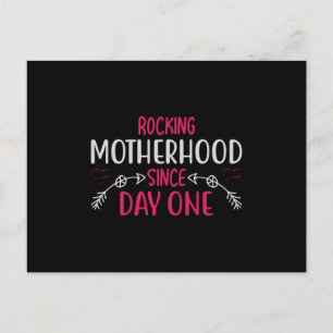 Postal Mamá - Meciendo la maternidad desde el primer día