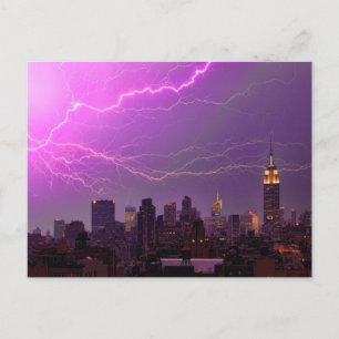 Postal Mammoth Lightning Strike sobre el Skyline Midtown