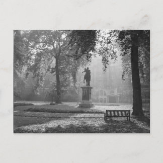 Postal Mañana Misteriosa En La Plaza