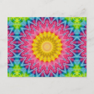 Postal Mandalá Tie-Dye de Arcoíris con Simetría Vibrante