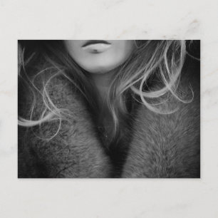 Postal Mannequina rubia en blanco y negro