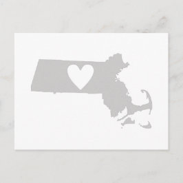 Postal Mapa de estado gris de Massachusetts con corazón