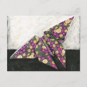 Postal Mariposa de origami sobre papel floral