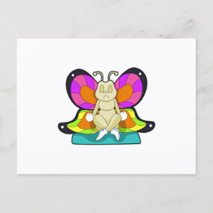 Postal Mariposa en Yoga en postura de piernas cruzadas