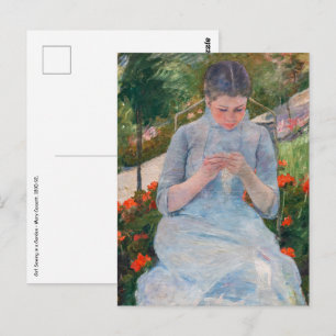 Postal Mary Cassatt - Muchacha cosiendo en un jardín