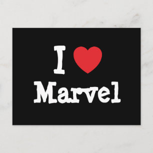 Postal Me encanta la camiseta del corazón de Marvel
