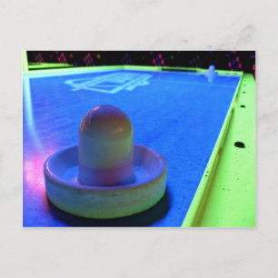 Postal Mesa de hockey y mallet con iluminación de neón