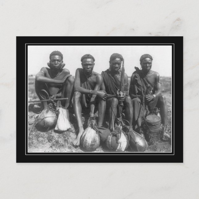 Postal Miembros de la tribu Kikayu.  África Oriental Brit (Anverso)
