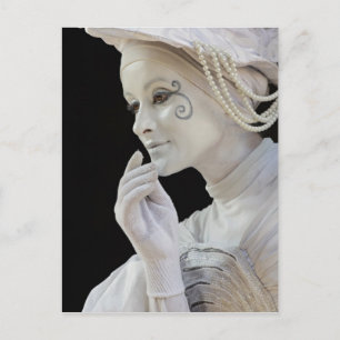 Postal Mímica femenina actuando en la esquina de la calle