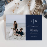 Postal Mínimo y Moda | Boda fotográfica Guardar la fecha<br><div class="desc">Estas elegantes y modernas bodas,  excepto las postales de fecha,  presentan un sencillo diseño de texto azul marino oscuro que exude estilo minimalista,  con tu foto personal favorita. Añada sus iniciales o su monograma para hacerlas completamente propias.</div>