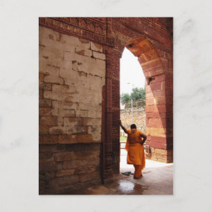 Postal mirando a la india