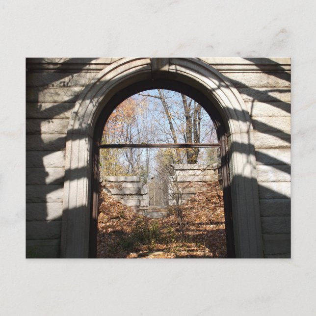 Postal Mirando a través de la ruina (Anverso)