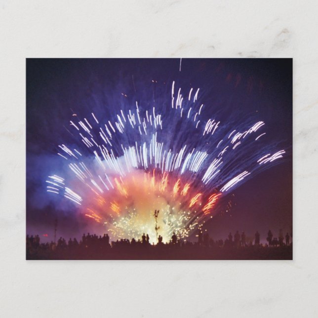 Postal Mirando fuegos artificiales (Anverso)