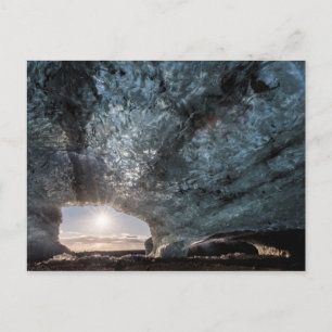 Postal Mirando una cueva de hielo, Islandia