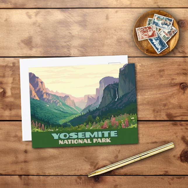 Postal Mitad hogar del Parque Nacional Yosemite (A Yosemite National Park in California postcard, display the Valley, Half Dome, Bridalveil Falls.)