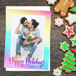 Postal Moda del orgullo gay arcoiris de pareja de fotos F<br><div class="desc">Felices vacaciones en bonito rosa y violeta sobre colores pastel de arcoiris. Postal fotográfica de lujo y colorida para una pareja LGBT o familia LGBTQ. Personalice con su propia fotografía y mensaje personalizado en la parte posterior.</div>